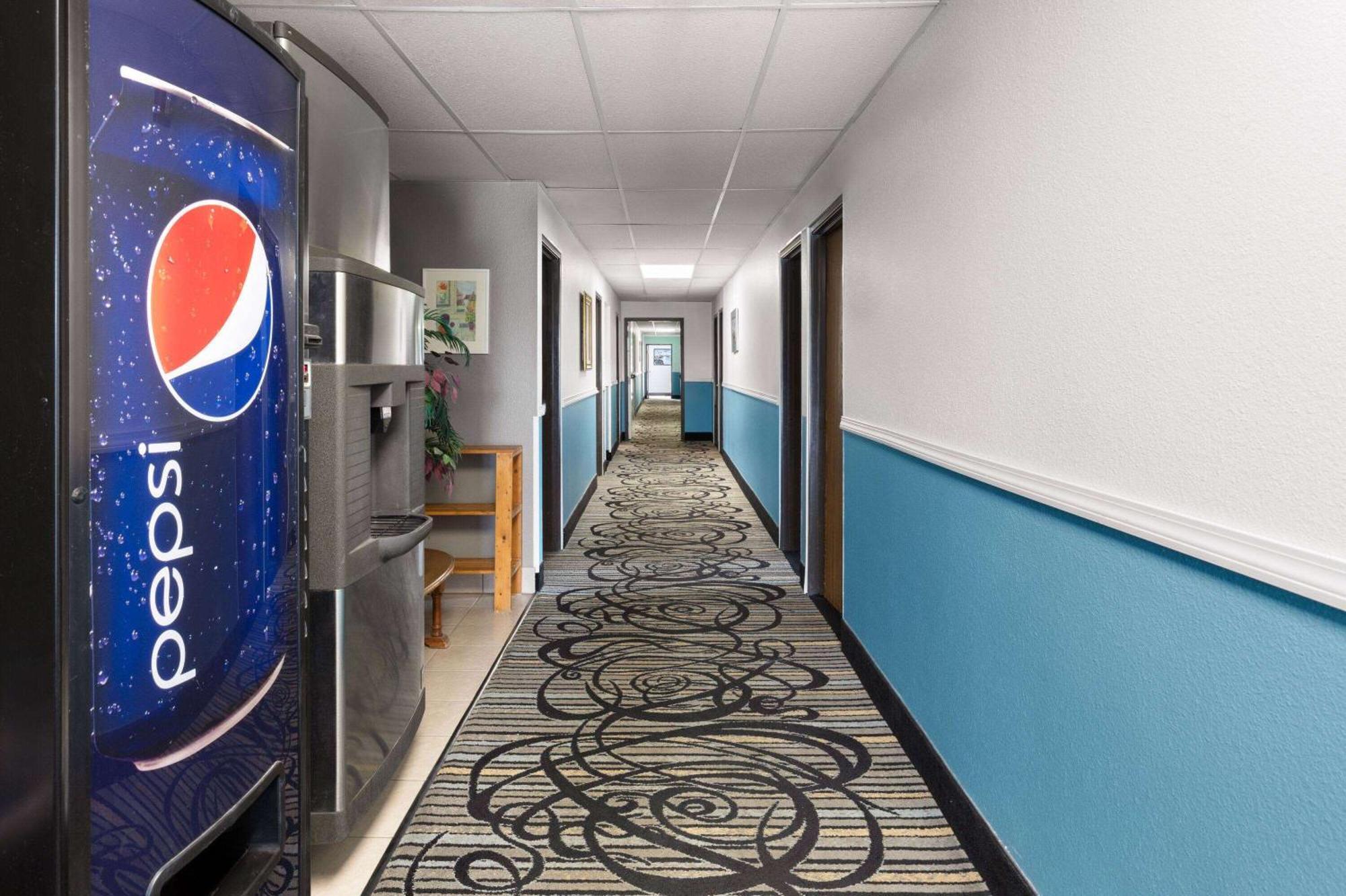 Days Inn By Wyndham Ogallala Ngoại thất bức ảnh